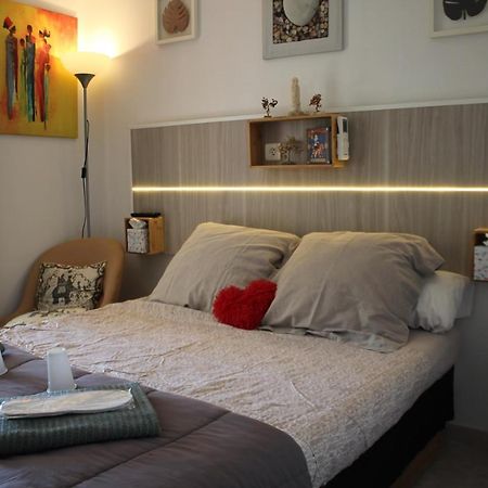Philippe & Marie, A Louer Petite Chambre Chez L'Habitant Avec Terrasse Dans Villa, Au Pied Du Luberon Cucuron Dış mekan fotoğraf