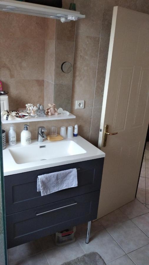 Philippe & Marie, A Louer Petite Chambre Chez L'Habitant Avec Terrasse Dans Villa, Au Pied Du Luberon Cucuron Dış mekan fotoğraf