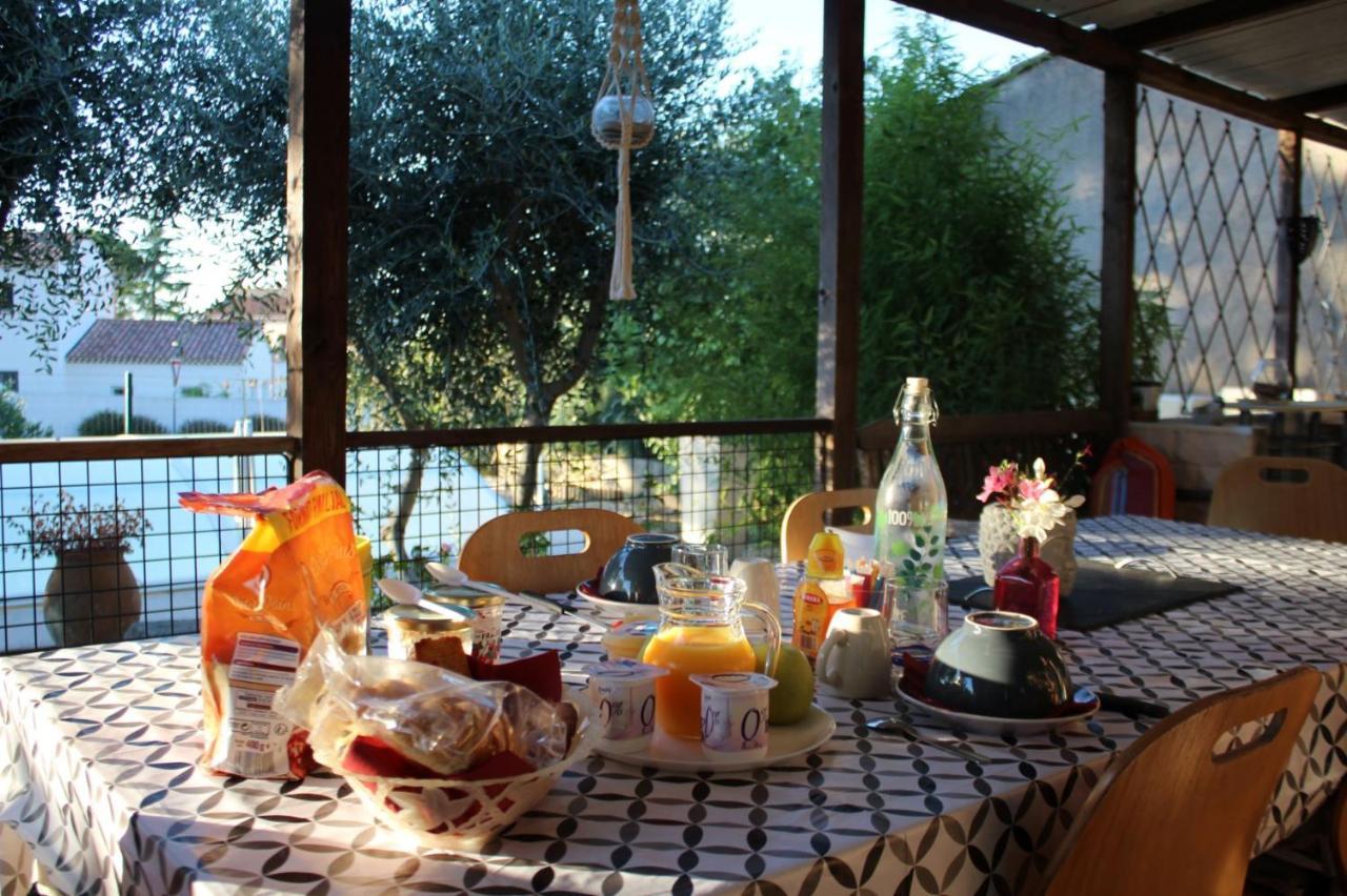 Philippe & Marie, A Louer Petite Chambre Chez L'Habitant Avec Terrasse Dans Villa, Au Pied Du Luberon Cucuron Dış mekan fotoğraf