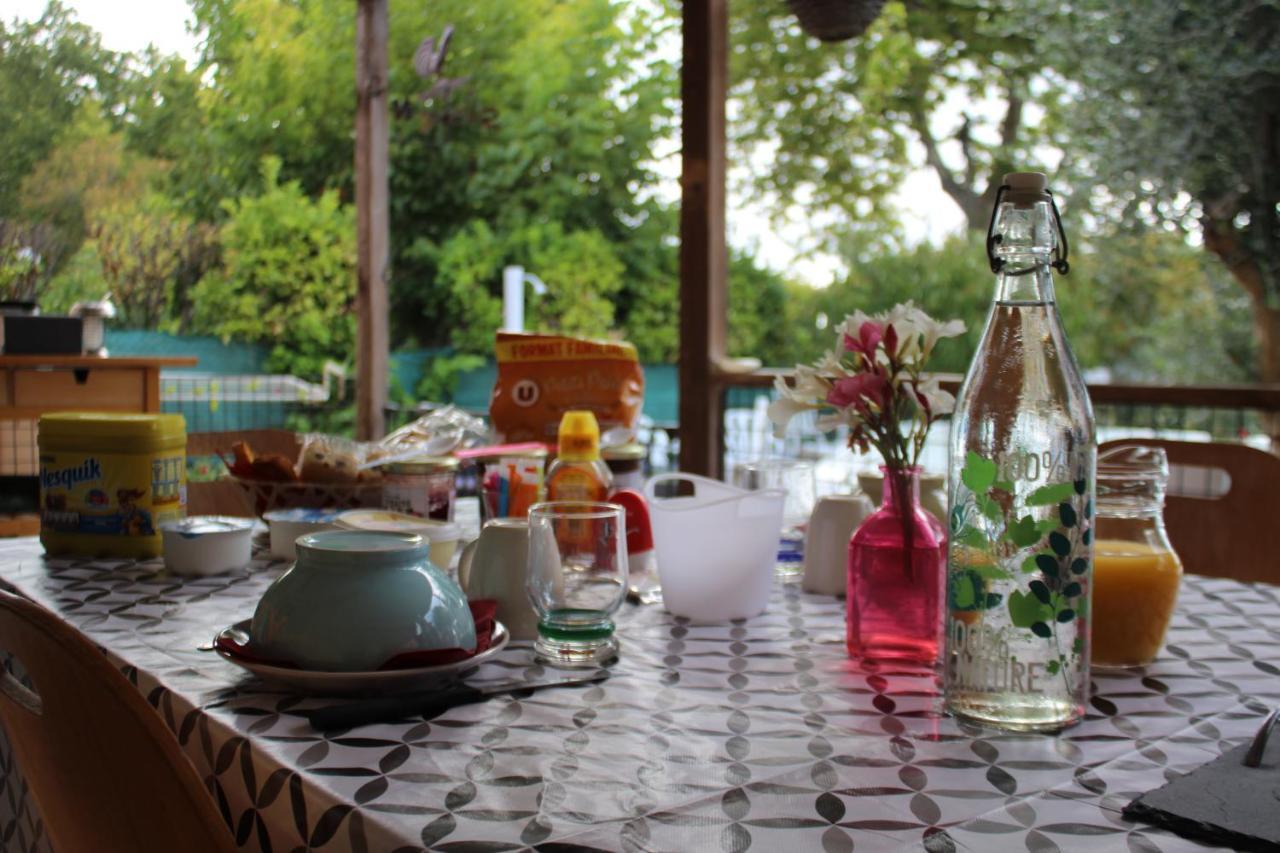 Philippe & Marie, A Louer Petite Chambre Chez L'Habitant Avec Terrasse Dans Villa, Au Pied Du Luberon Cucuron Dış mekan fotoğraf