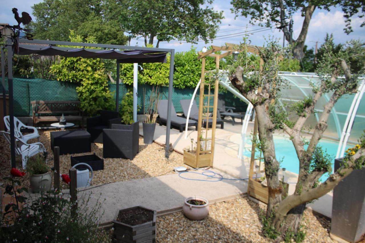 Philippe & Marie, A Louer Petite Chambre Chez L'Habitant Avec Terrasse Dans Villa, Au Pied Du Luberon Cucuron Dış mekan fotoğraf
