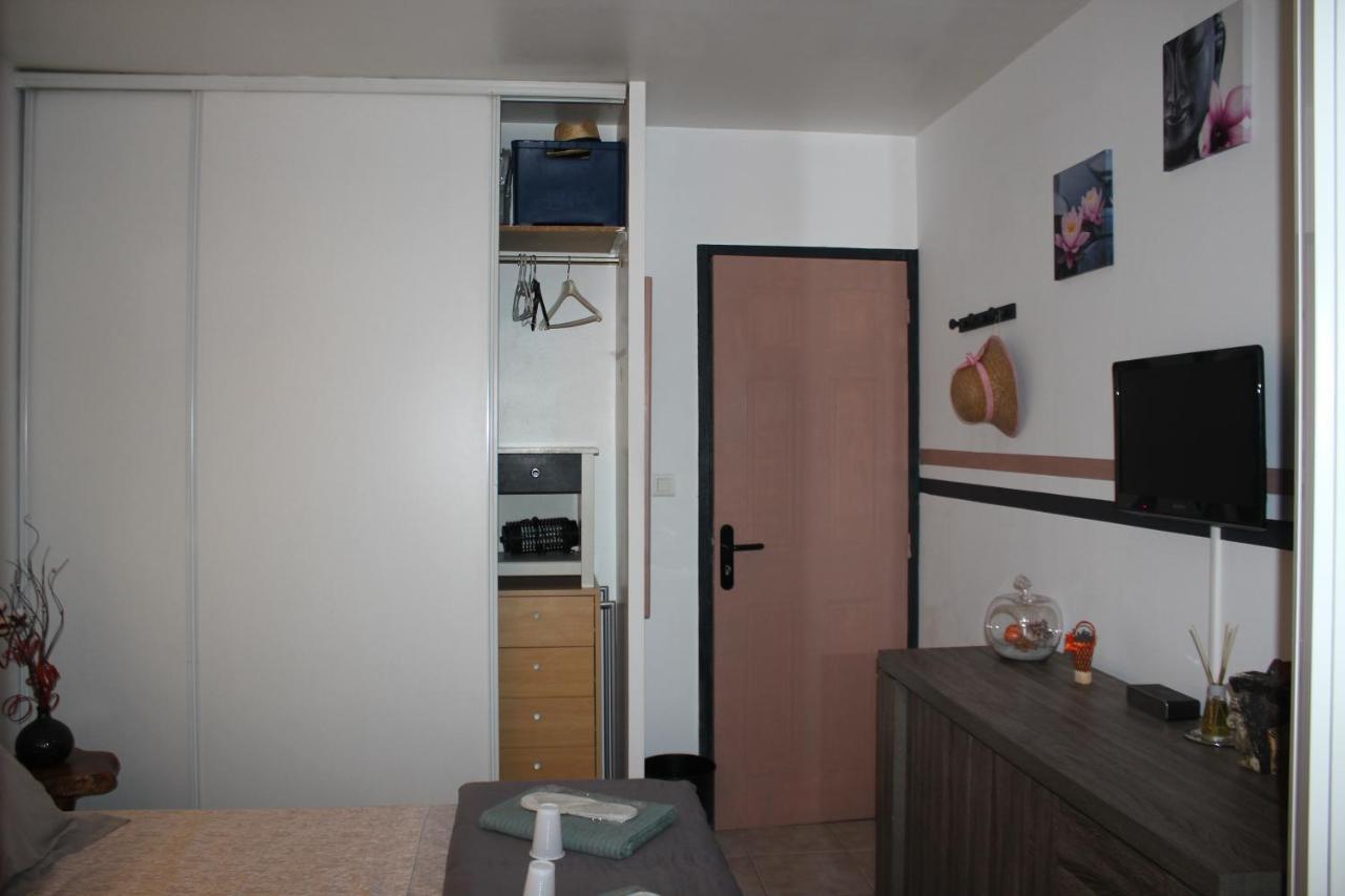Philippe & Marie, A Louer Petite Chambre Chez L'Habitant Avec Terrasse Dans Villa, Au Pied Du Luberon Cucuron Dış mekan fotoğraf